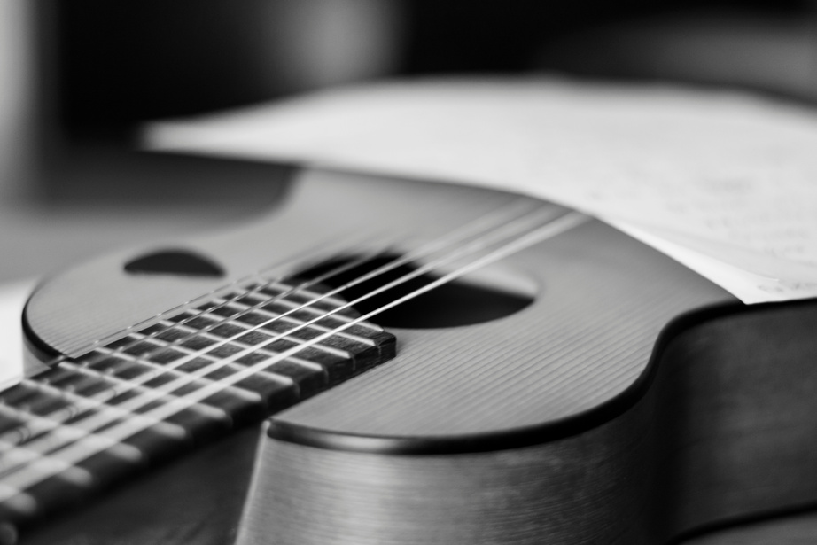 Songwriting in black e white